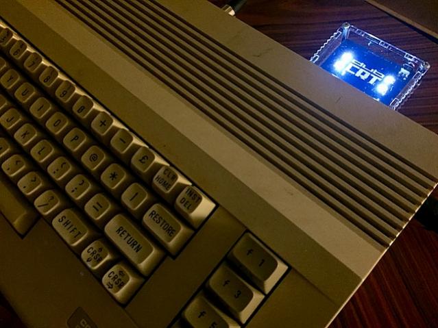 DUBCRT: album musicale / sintetizzatore interactive light / remix gadget cartridge per C64